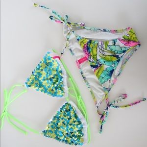 Victoria’s Secret bikini